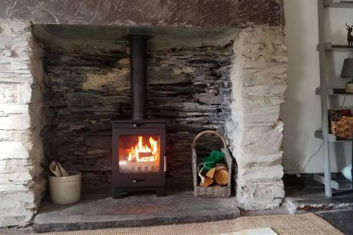 Cosy Cottage 5 miles from Snowdon Base Camp with Log Burner and Mountain Views — 4-Star Luxury Hotel in Caernarfon, United Kingdom