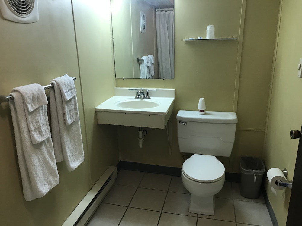 West Motel - photo 15