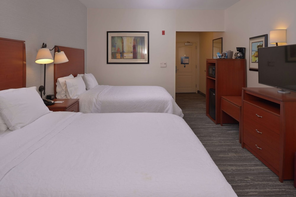 Hampton Inn & Suites Bakersfield North Airport - photo 10