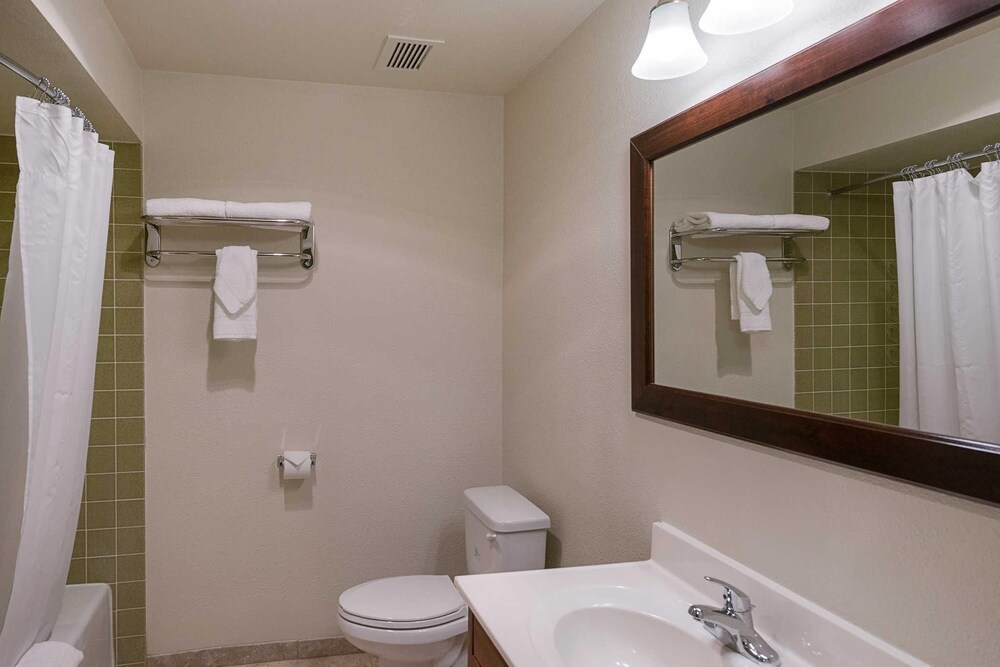 Rodeway Inn & Suites Portland Jantzen Beach - photo 13