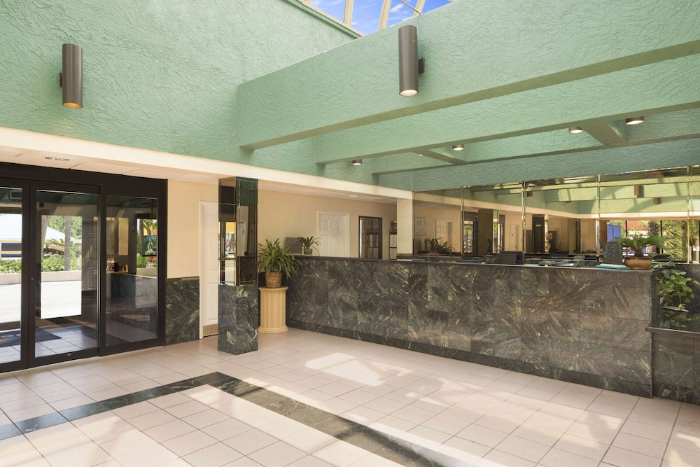 Days Inn by Wyndham Panama City Beach Beachfront Resort - photo 3