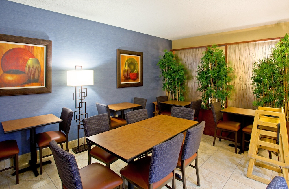 Holiday Inn Express Scottsdale North by IHG - photo 24
