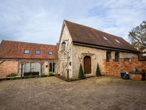 The Barns at Holy Well — hotel in Southam