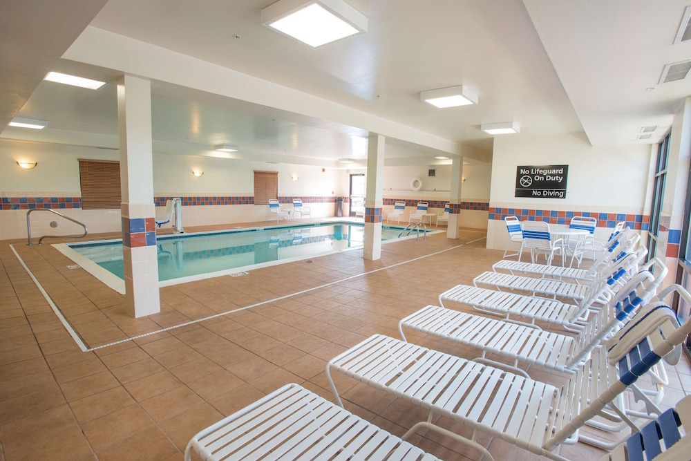 Hampton Inn & Suites Dayton Airport - photo 32