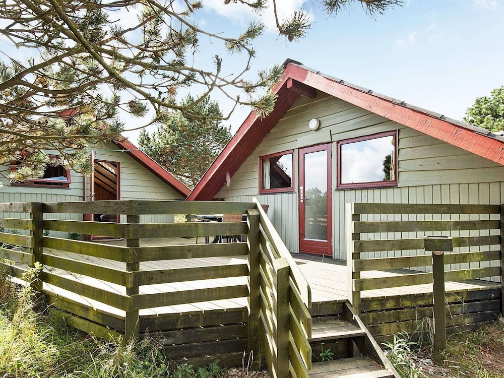 4 Bedroom Lovely Home In Blåvand — 4-Star Luxury Hotel in Oksbol, Denmark