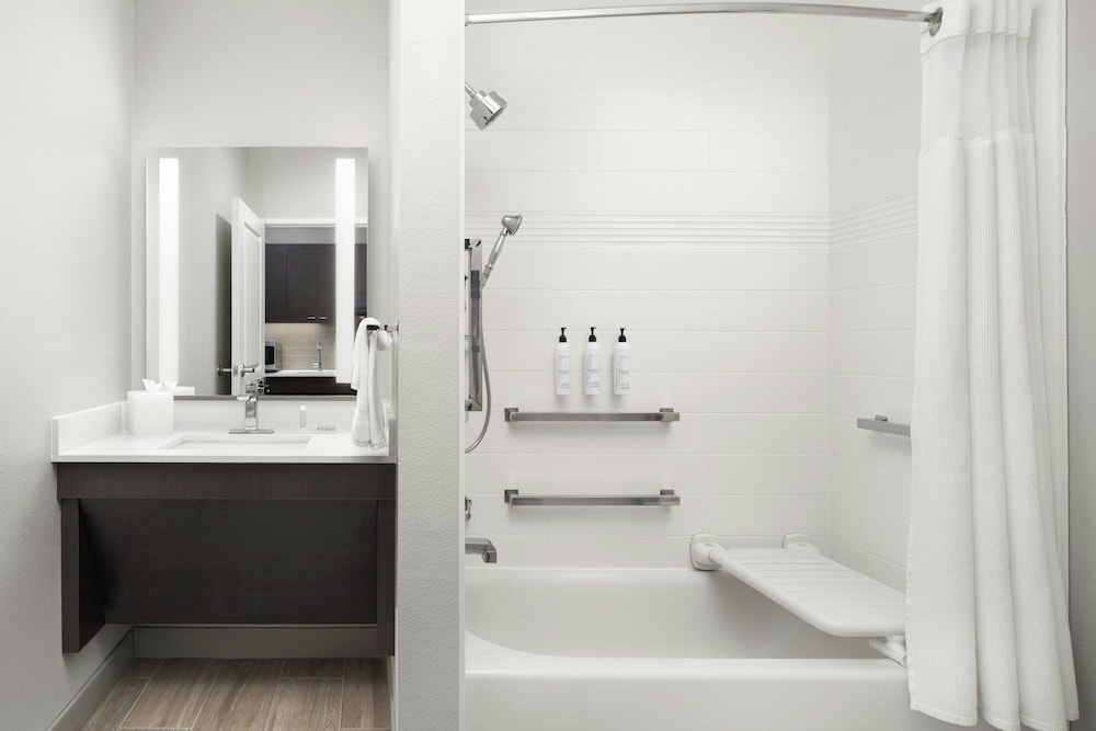 TownePlace Suites by Marriott Houston Hobby Airport - photo 33