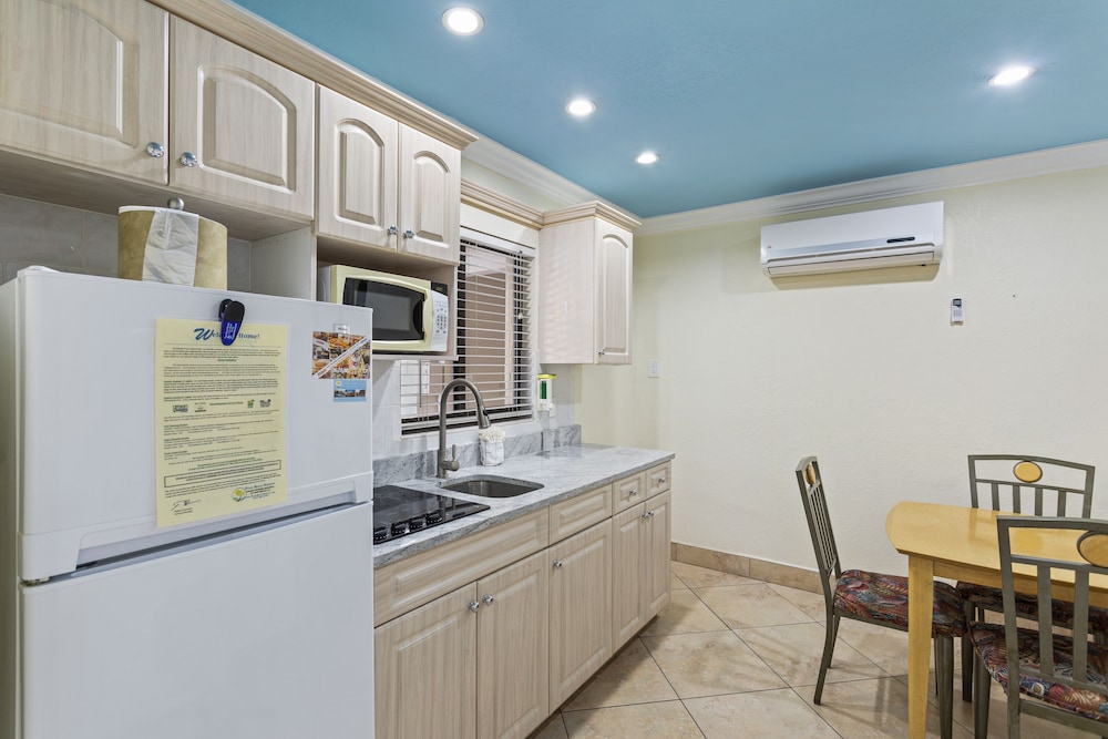 Bayview Plaza Waterfront Resort - photo 24