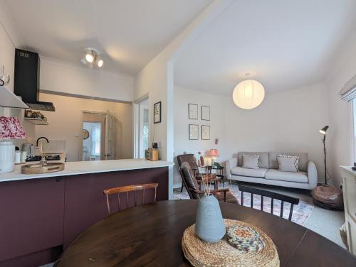 Rooftops Elegant Coastal Flat Overstrand Crabpot Cottages Sheringham in Cromer, United Kingdom