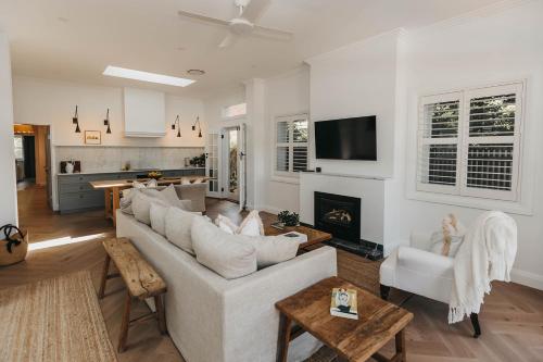 Mopsy's On The Esplanade — 4-Star Luxury Hotel in Wagga Wagga, Australia