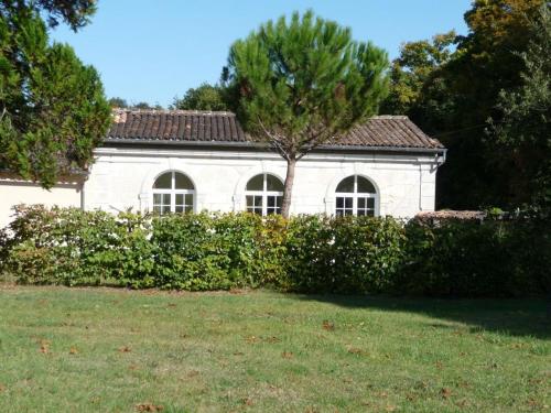 Gite Paisible Avec Jardins Privatifs A Cognac Proche Des Sentiers De Randonnee Animaux Acceptes Fr 1 653 178 — Cognac
