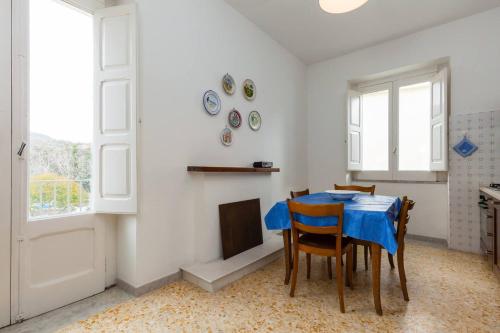Spacious apartment in Ceraso with mountain view — 4-Star Luxury Hotel in Ceraso, Italy