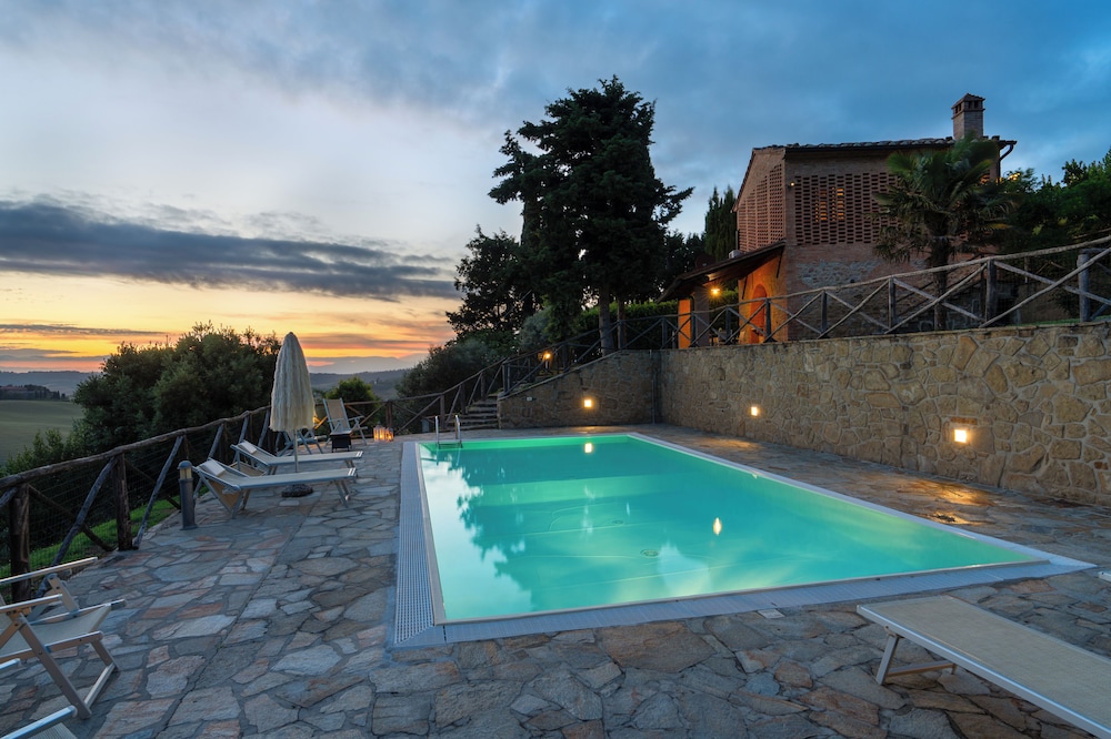Villa Frantusina — 4-Star Luxury Hotel in Volterra, Italy