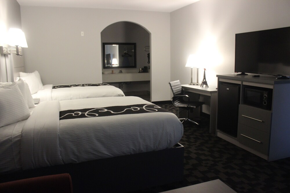 Paris Inn & Suites - photo 11