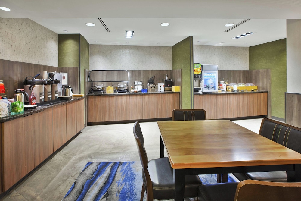 Fairfield Inn & Suites by Marriott Milwaukee Downtown - photo 23