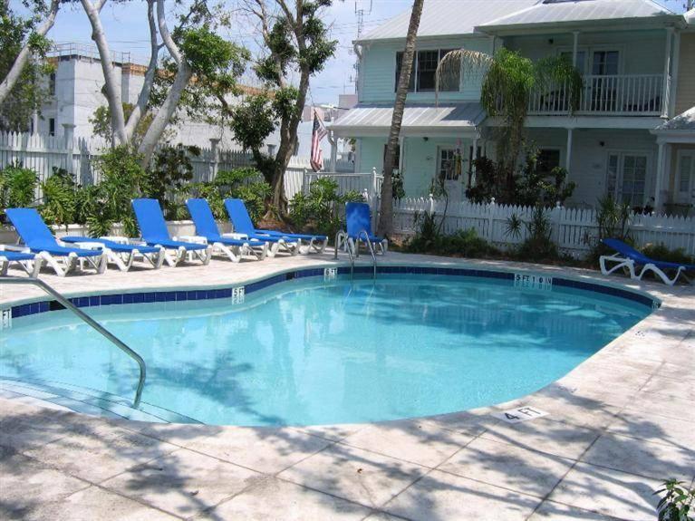 Linger Longer by Avantstay Key West Walkable Gated Community Shared Pool Week Long Stays Only - photo 17