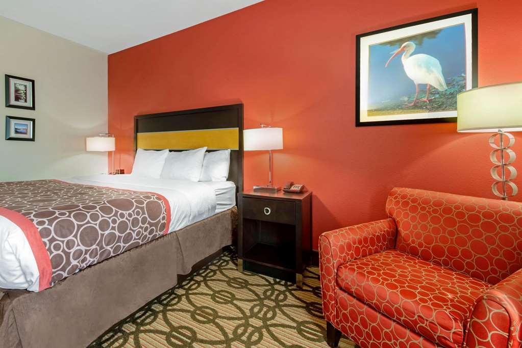 La Quinta Inn & Suites by Wyndham Leesville Ft. Polk - photo 12