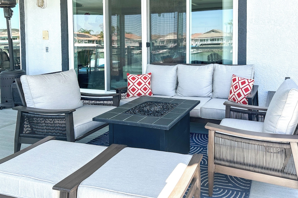 Private Dock Discovery Bay Vacation Rental — 4-Star Luxury Hotel in Discovery Bay, United States