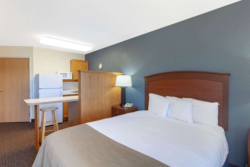 AmericInn by Wyndham Hutchinson - photo 13