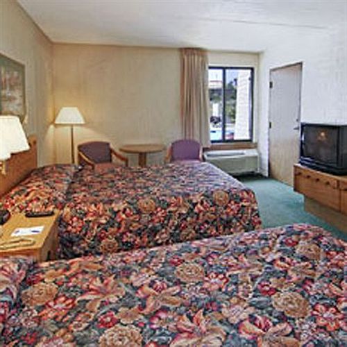 Howard Johnson - photo 8