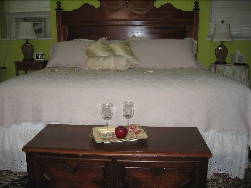 The Applewood Manor - photo 14
