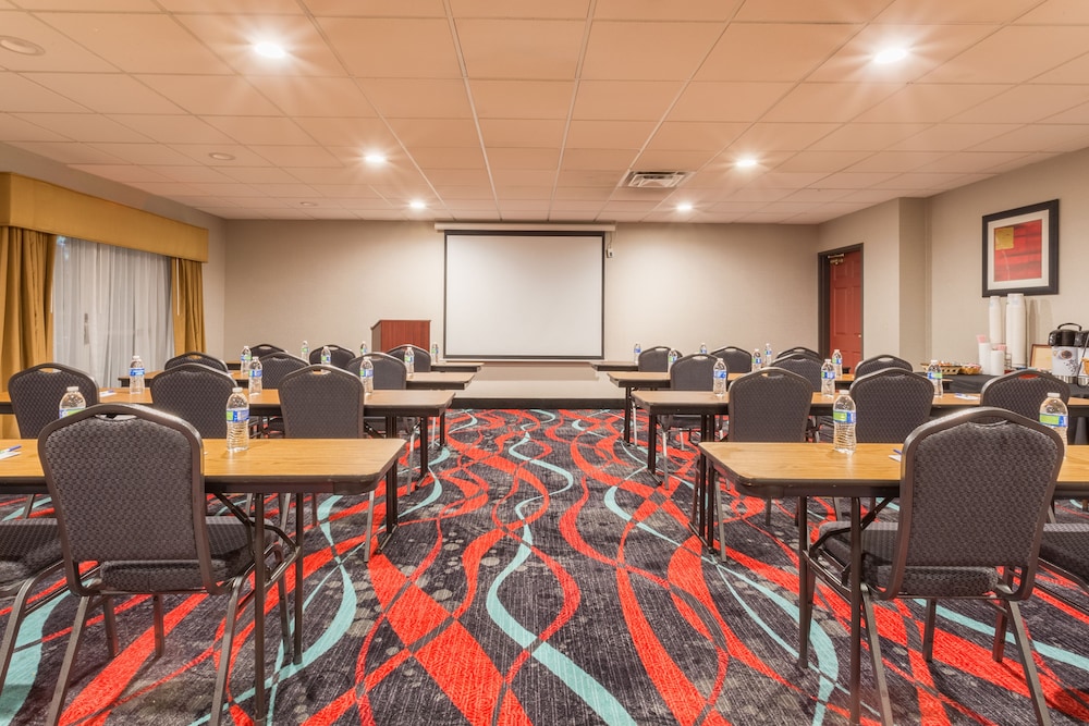 Holiday Inn Express Hotel & Suites Manteca by IHG - photo 46