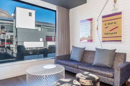 Contemporary Style in Woodstock