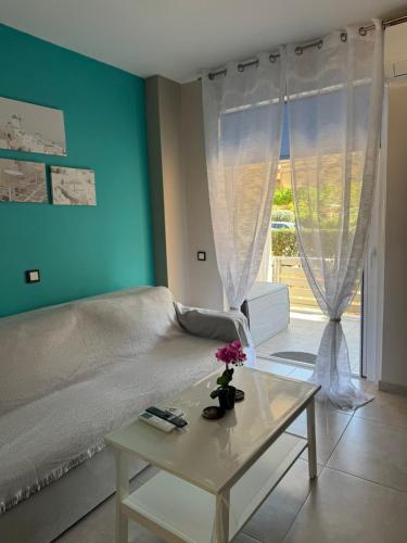 Bovis Apartments #2 — 4-Star Luxury Hotel in Limin Mesoyaias, Greece