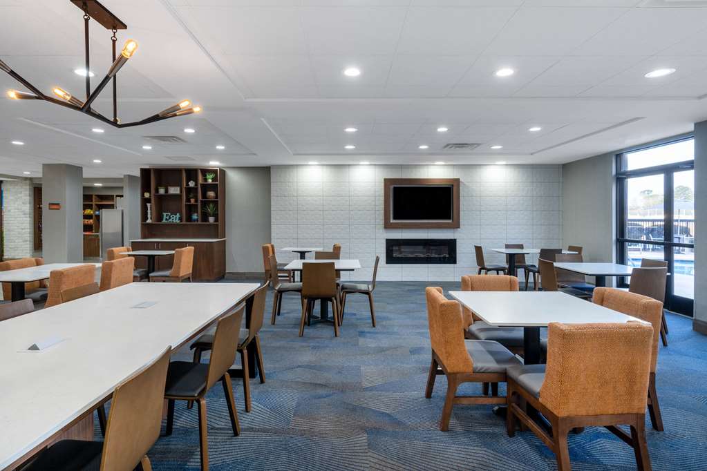 La Quinta Inn & Suites by Wyndham Albany GA - photo 30