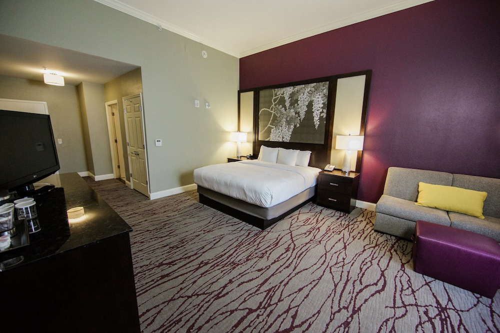 DoubleTree by Hilton Hotel Savannah Historic District - photo 13