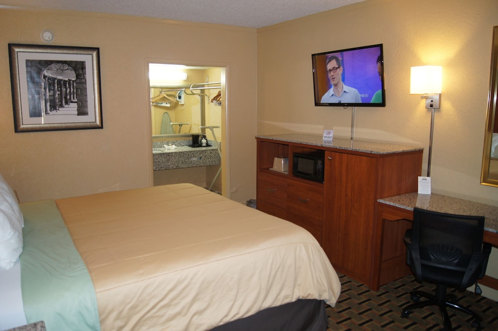 Days Inn by Wyndham Durham Near Duke University - photo 20