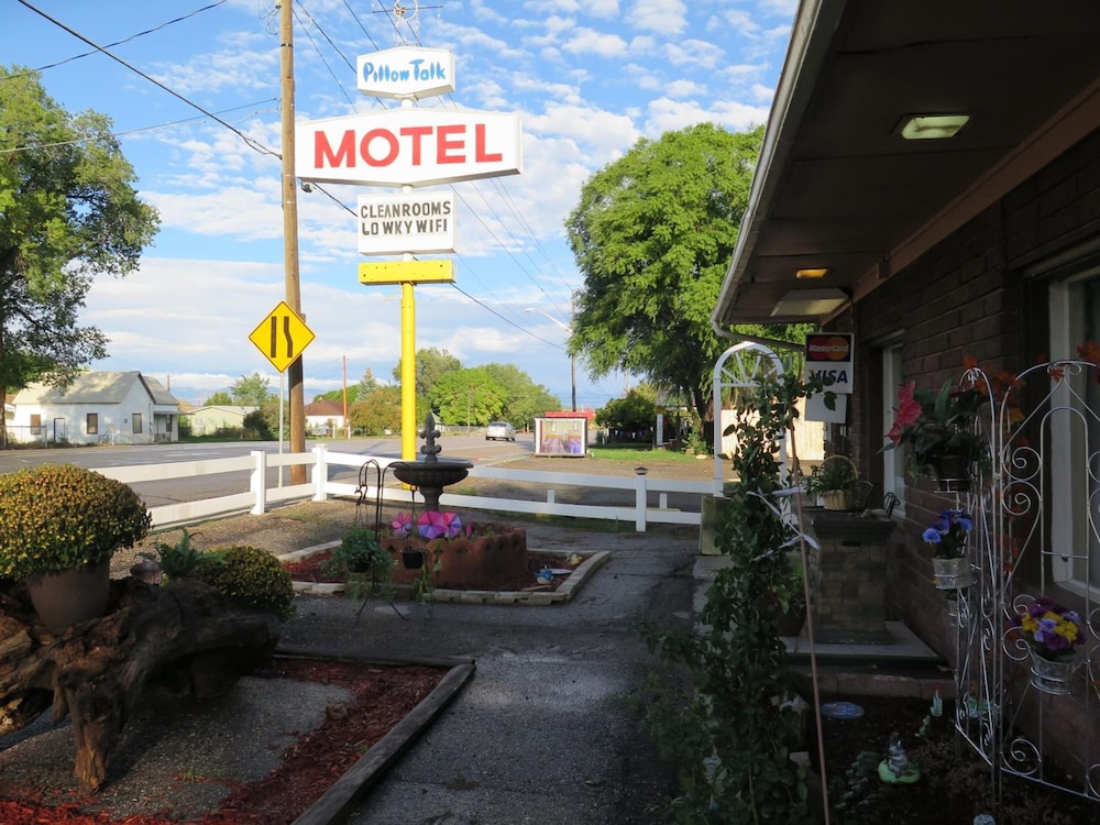 Pillow Talk Motel - photo 37