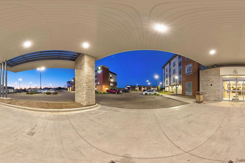 Fairfield Inn & Suites by Marriott Milwaukee Brookfield - photo 56