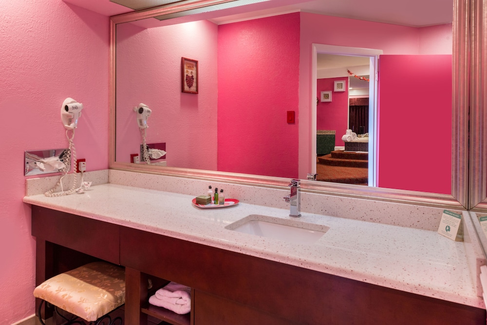 Inn of the Dove Romantic Suites with Jetted Tub & Fireplace - photo 59