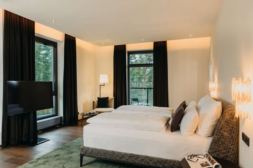 Luxury Suite ForestView Bedroom