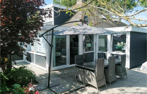 3 Bedroom Awesome Home In Stavenisse — 5-Star Luxury Hotel in Stavenisse, Netherlands