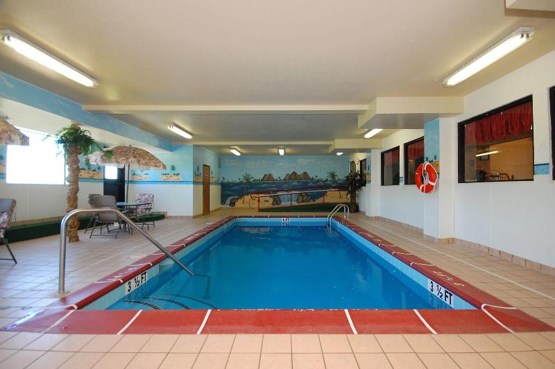 Super 8 by Wyndham Troy IL St. Louis Area - photo 16