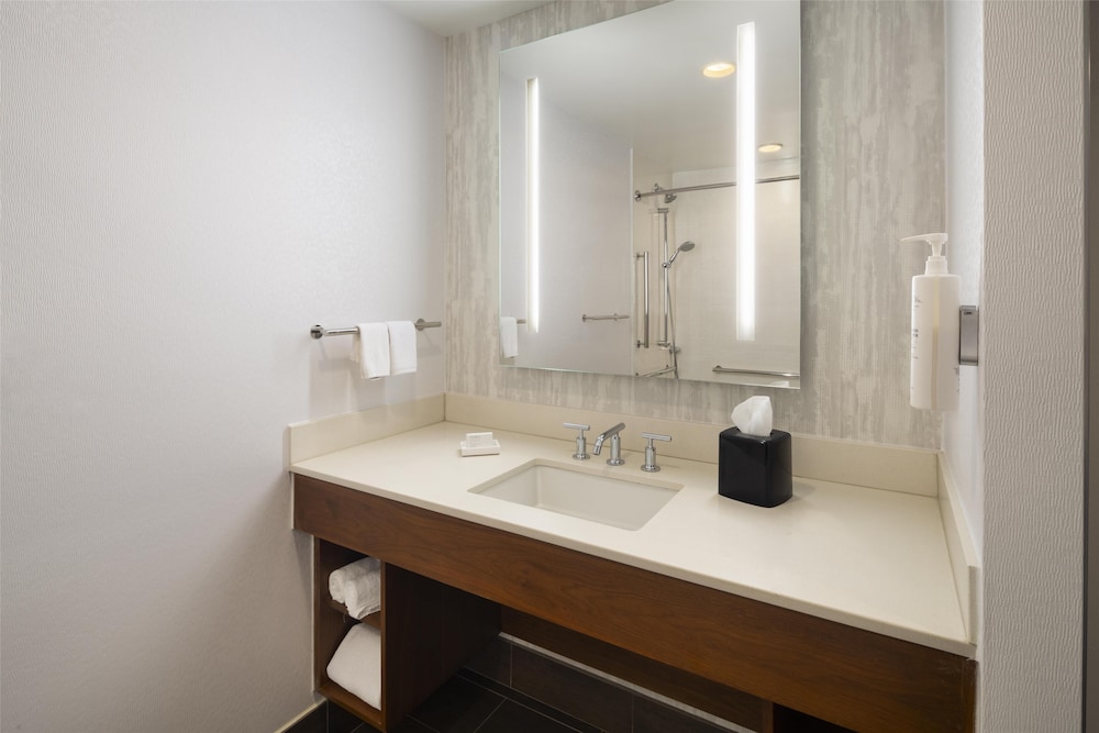 Hilton Garden Inn New York Midtown Park Ave - photo 28