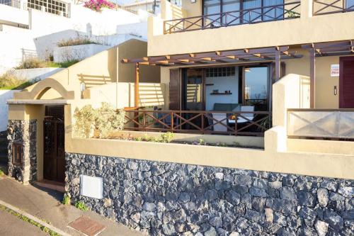 Precioso Apto. con vistas al mar y puesta de sol in Tacoronte, Spain