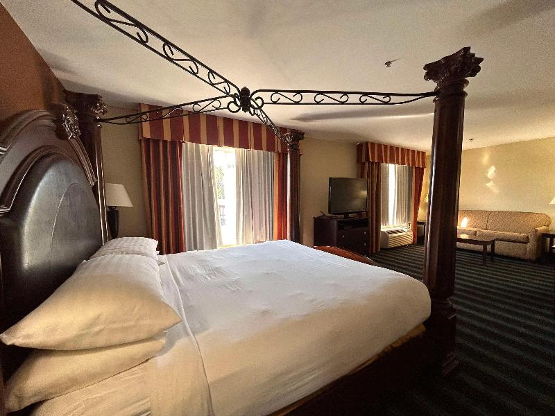 Holiday Inn Express Leesville - photo 30