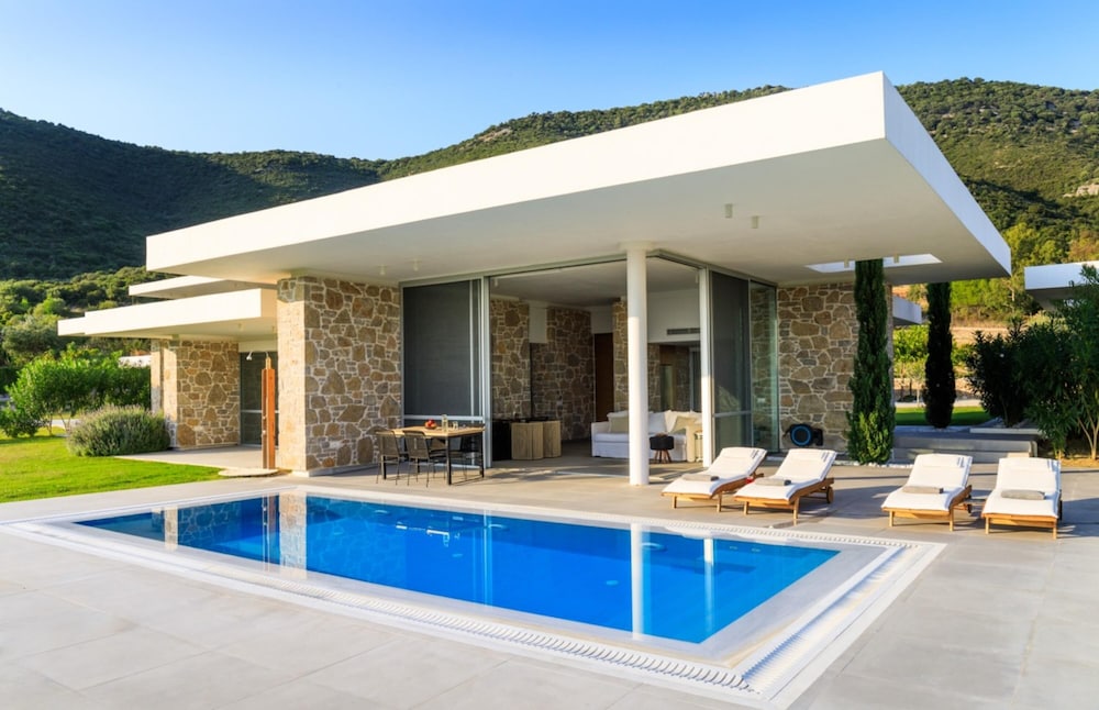 Varko Apollo in Lefkada — Unknown City — photo 5