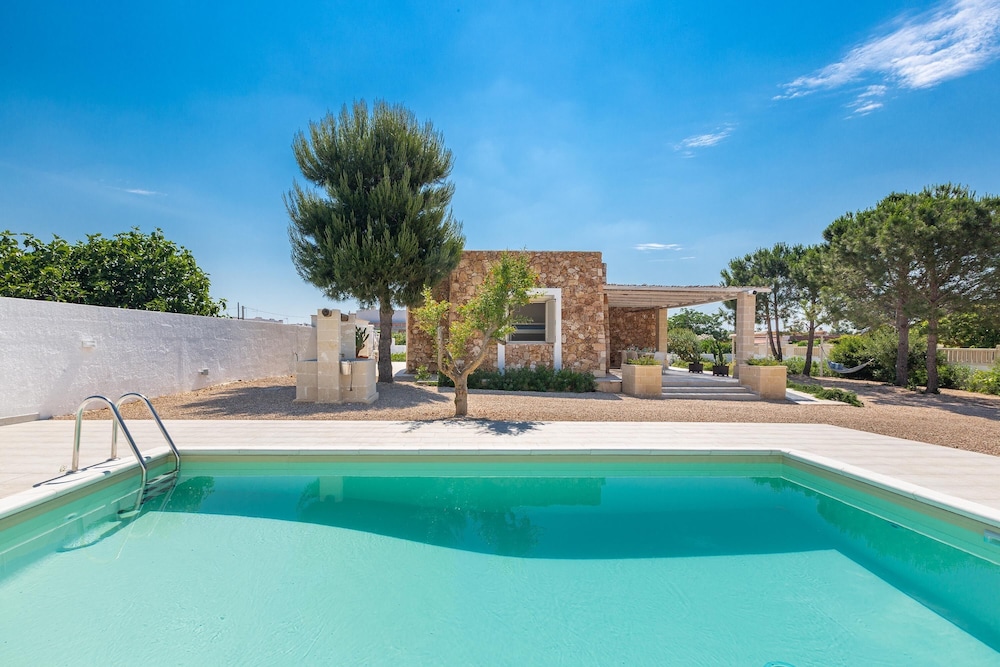 2424 Villa Dora by Perle di Puglia — 4-Star Luxury Hotel in Manduria, Italy