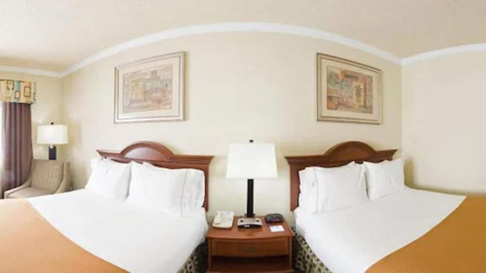 Holiday Inn Express & Suites Greenville by IHG - photo 13