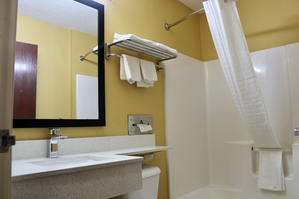 HomeTown Inn & Suites - photo 24