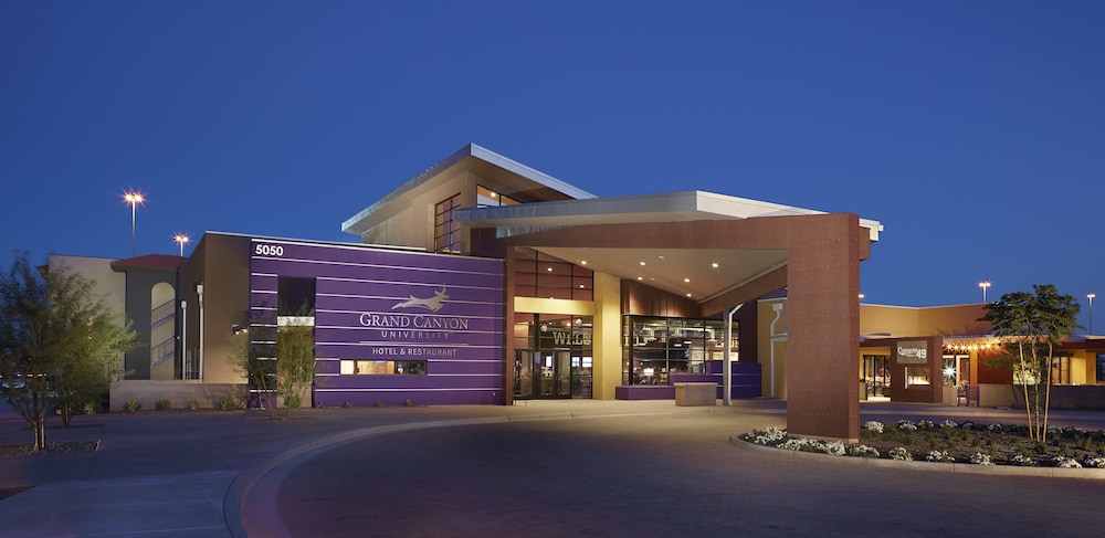 Grand Canyon University Hotel - carbon neutral hotel in Phoenix