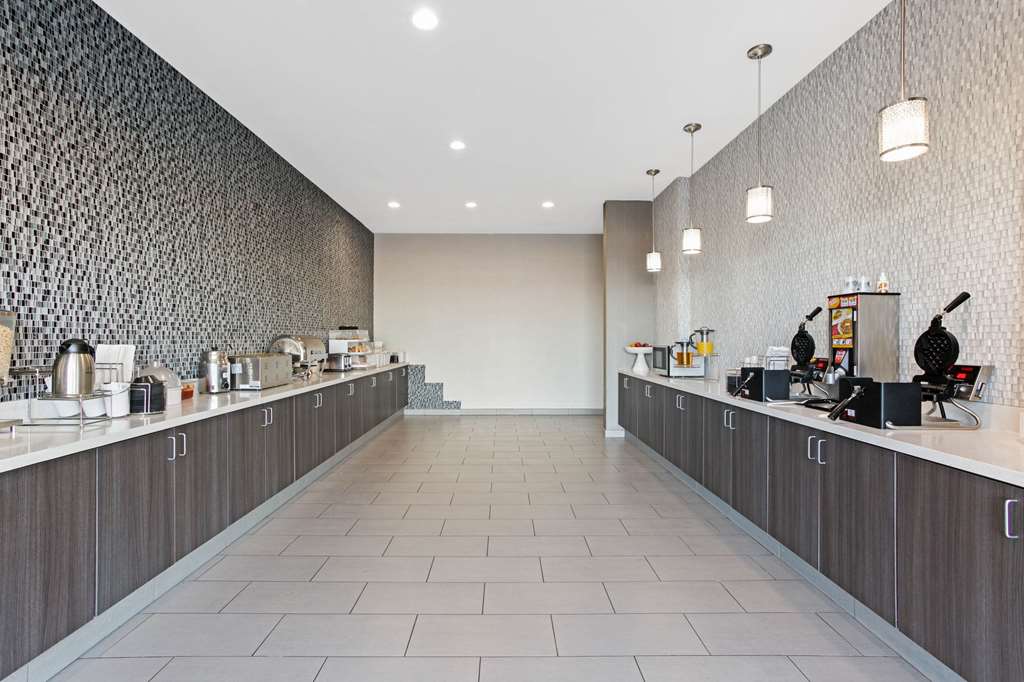 La Quinta Inn & Suites by Wyndham Sweetwater East - photo 7