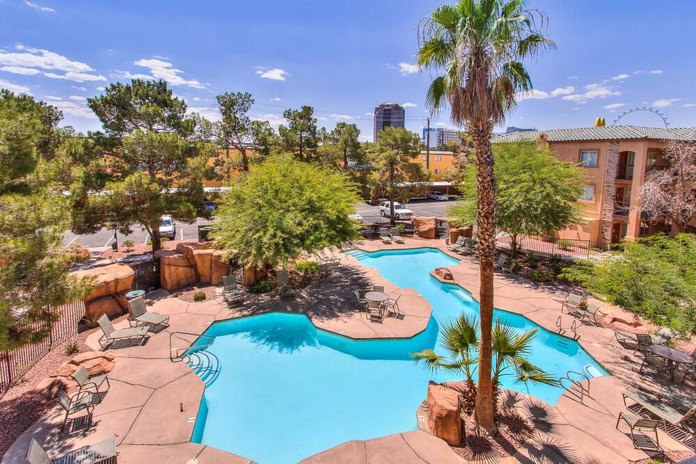 Emerald Suites Convention Center
