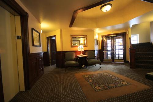 Jarvis Suite Hotel - photo 6