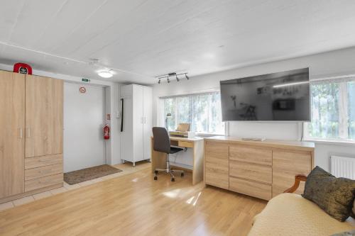 Lara Studio in Laugardalur valley Reykjavík Central Park and Botanical Garden Private entrance FREE Private Parking on side