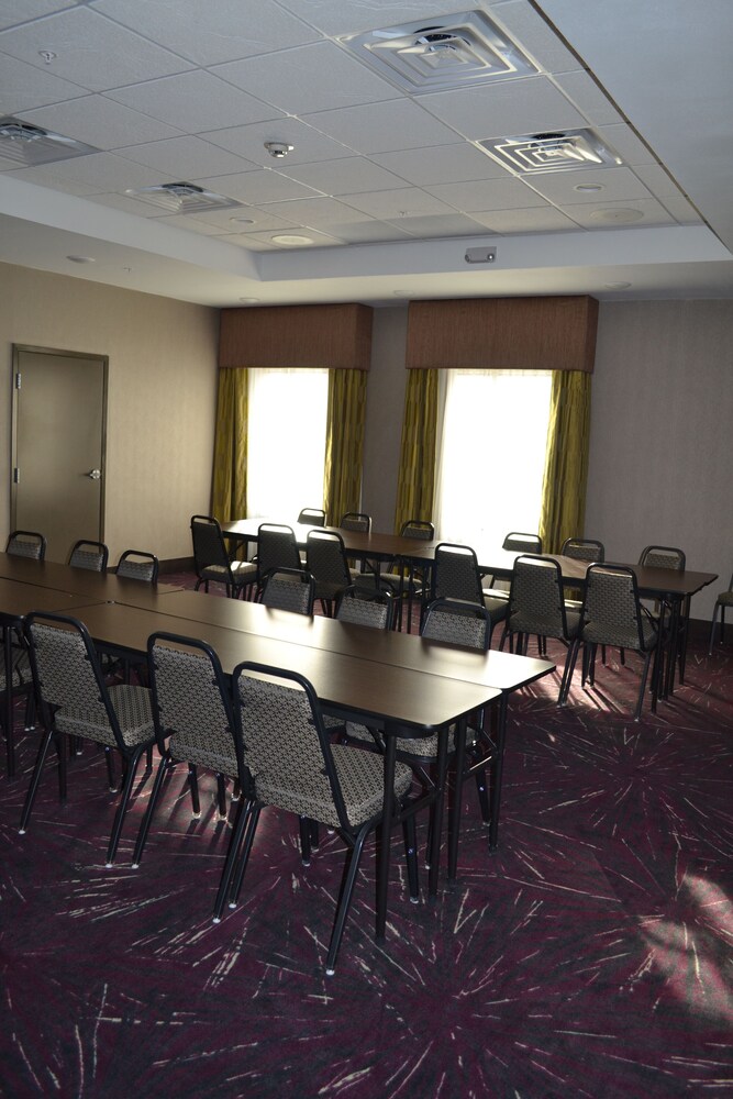 Hampton Inn Pratt - photo 29