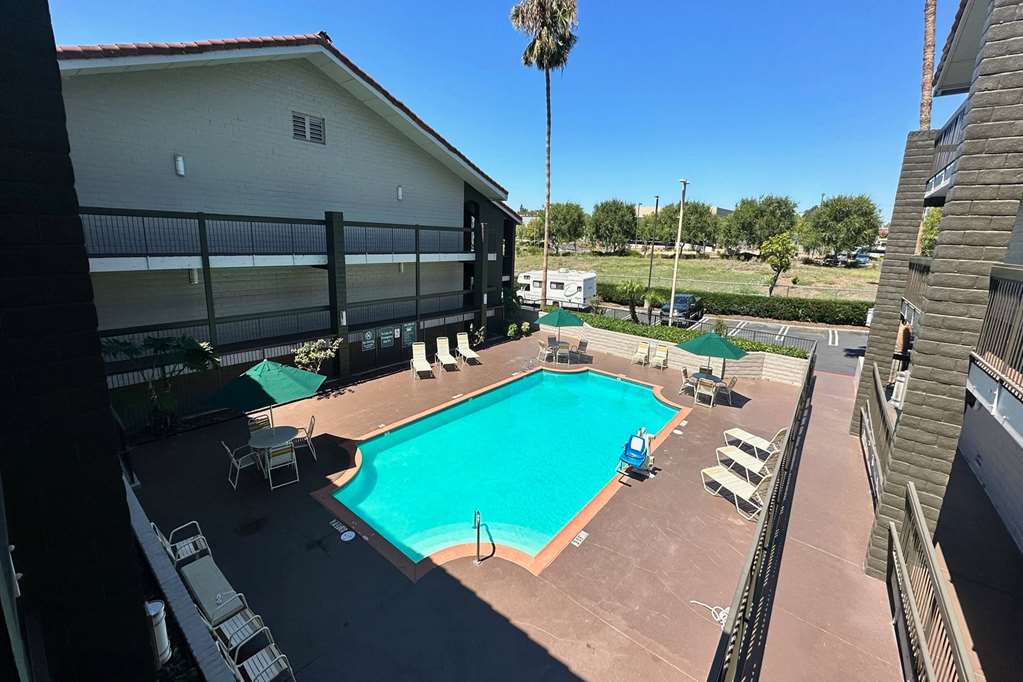 Days Inn by Wyndham San Diego Vista - photo 5